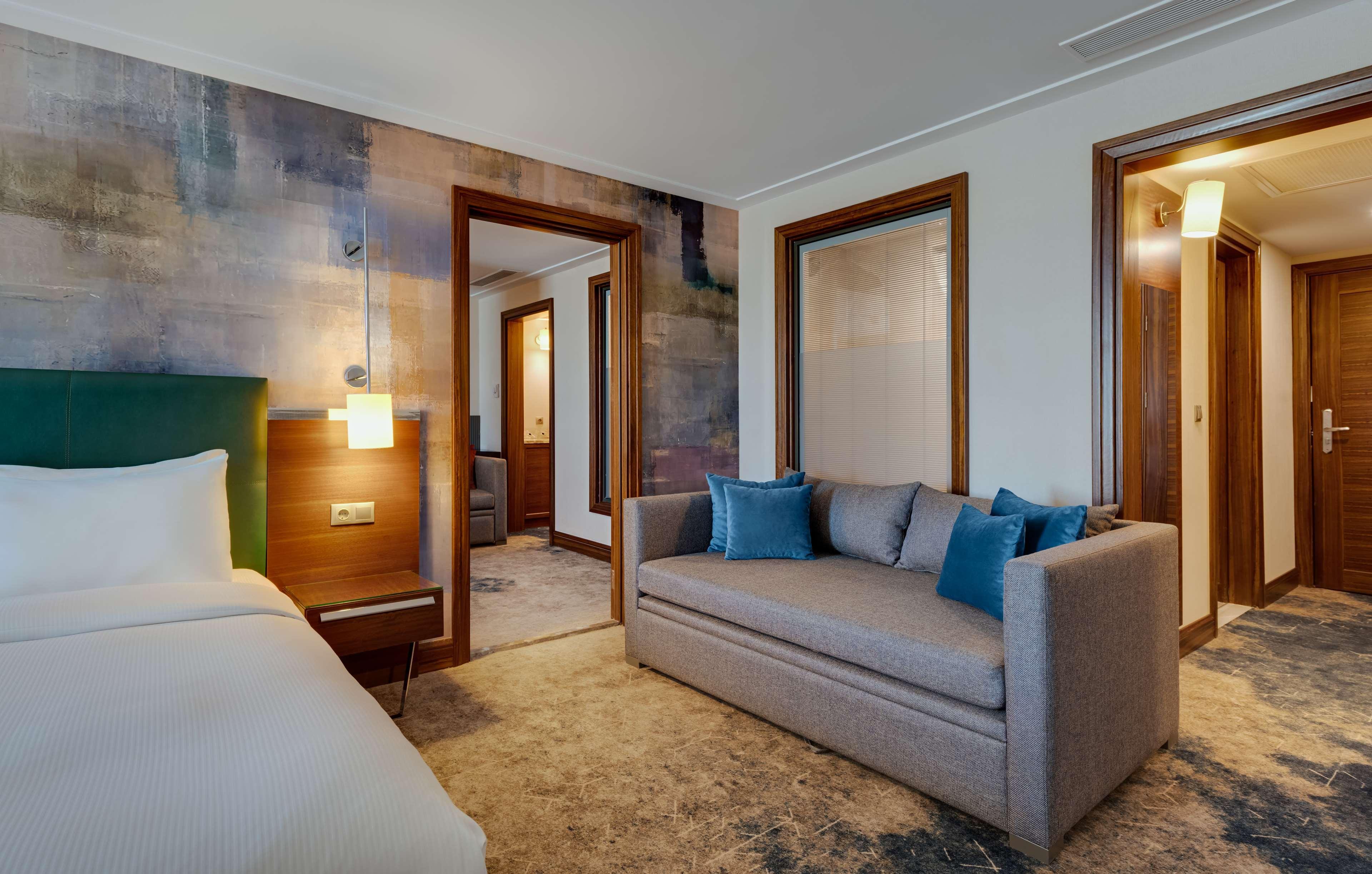 Doubletree By Hilton Van Exterior photo