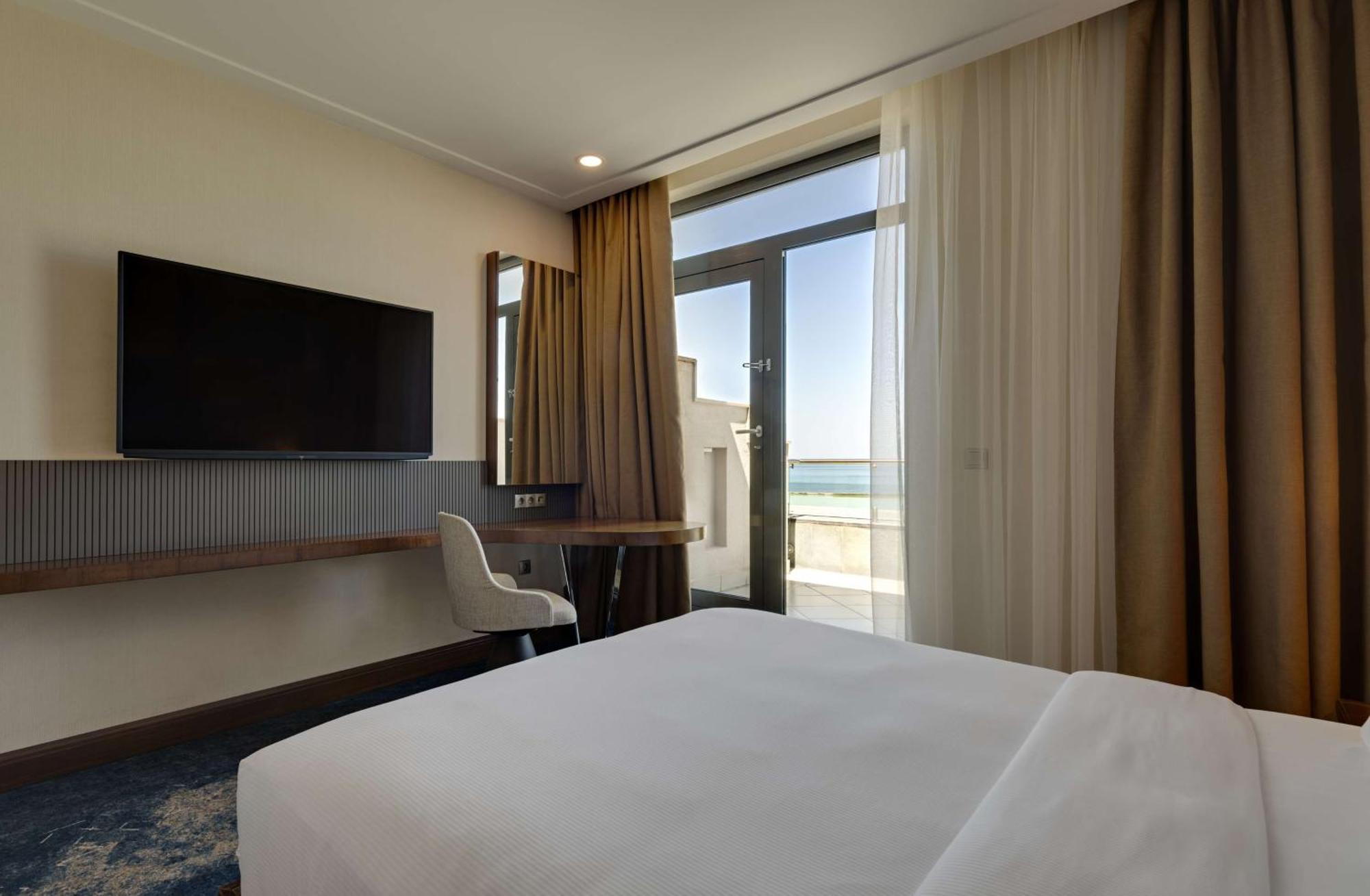 Doubletree By Hilton Van Exterior photo
