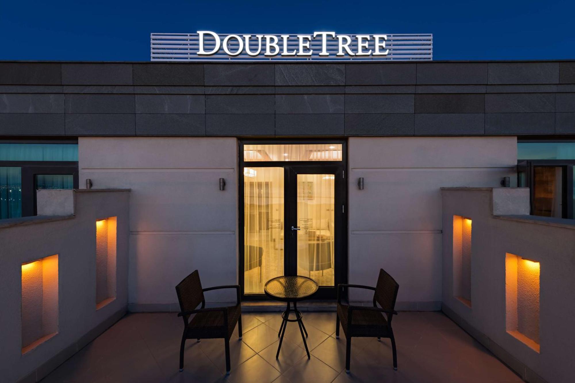 Doubletree By Hilton Van Exterior photo