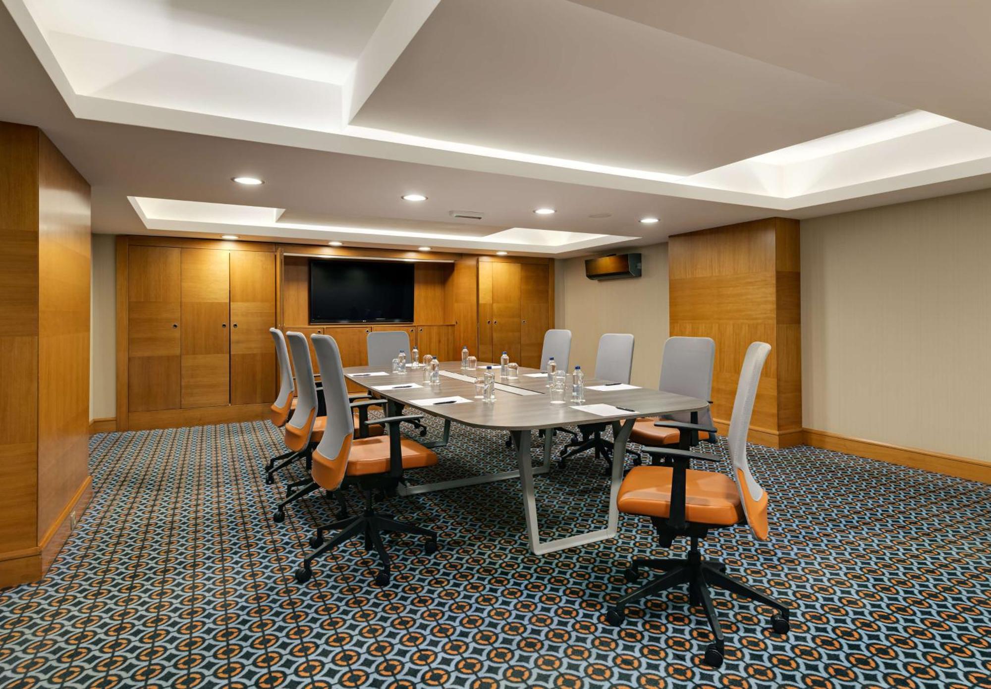 Doubletree By Hilton Van Exterior photo
