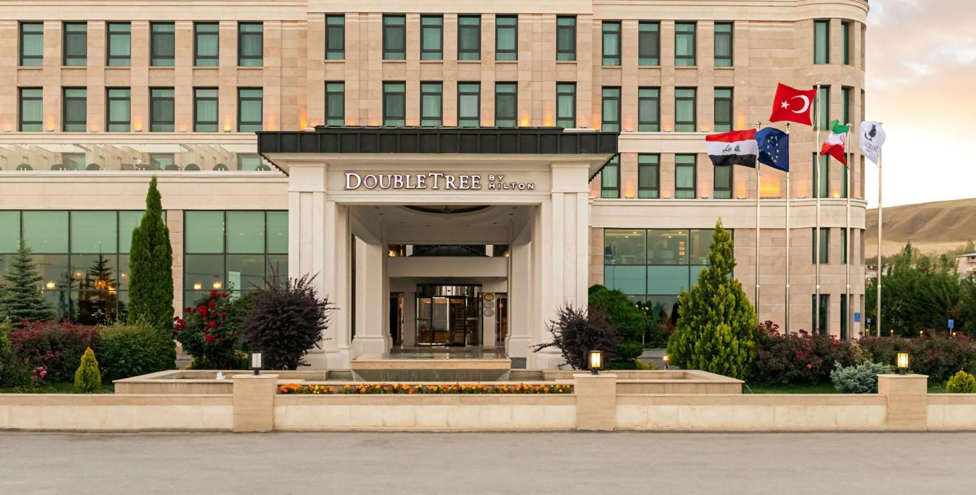 Doubletree By Hilton Van Exterior photo